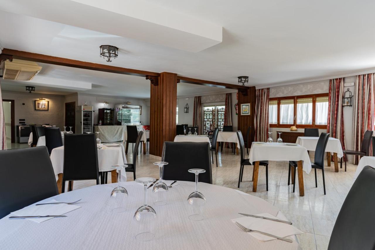 Hotel Restaurante Felipe II (Adults Only) Айна Екстериор снимка
