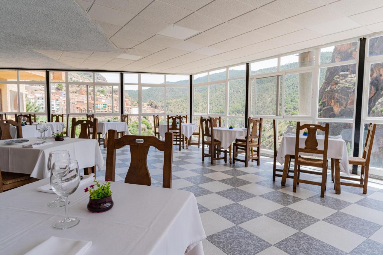 Hotel Restaurante Felipe II (Adults Only) Айна Екстериор снимка
