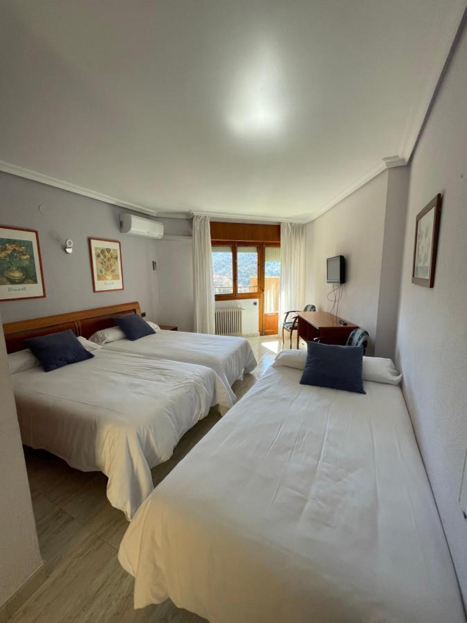 Hotel Restaurante Felipe II (Adults Only) Айна Екстериор снимка