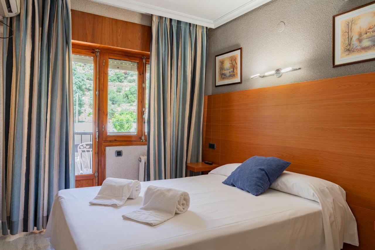 Hotel Restaurante Felipe II (Adults Only) Айна Екстериор снимка