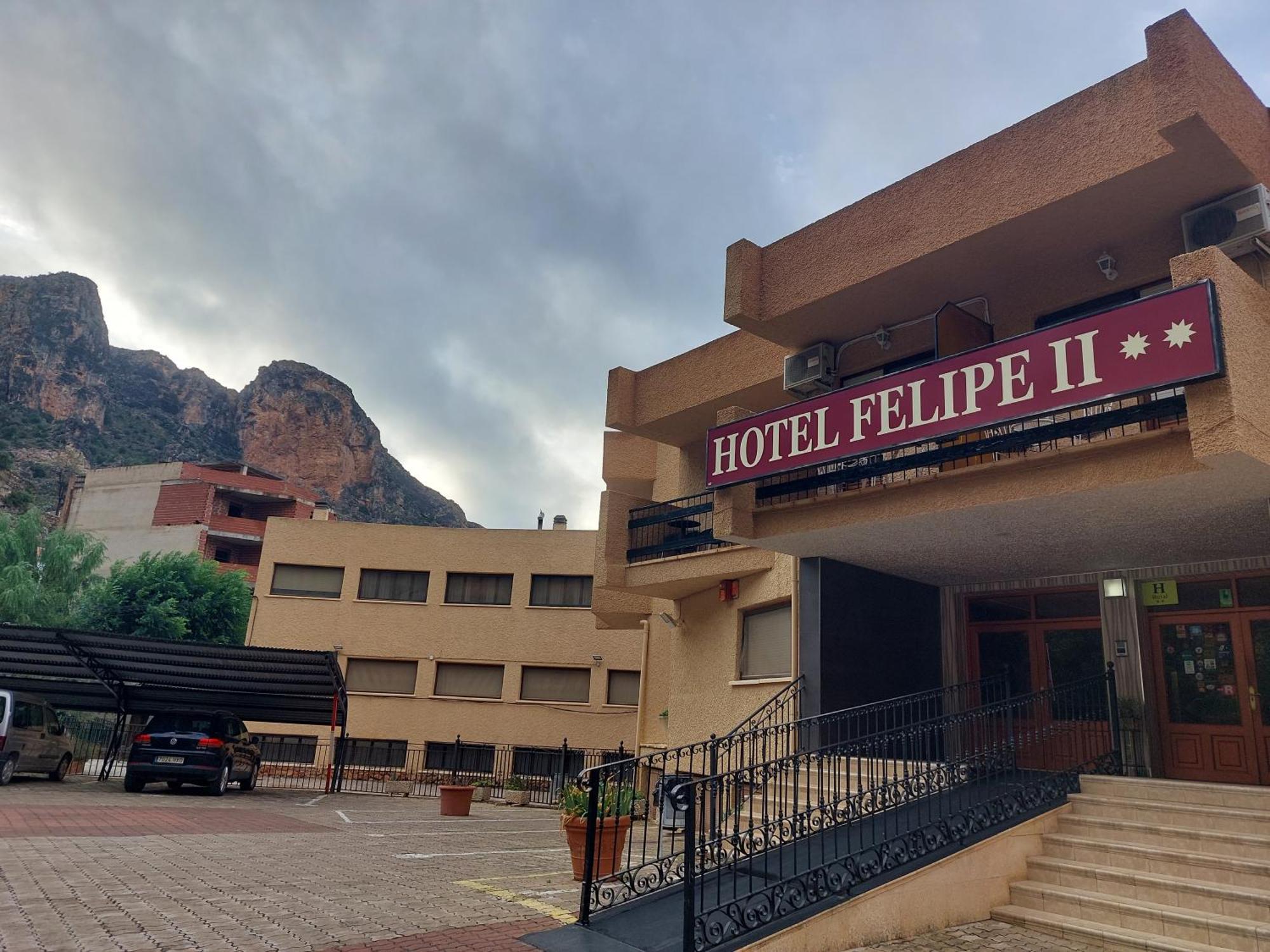 Hotel Restaurante Felipe II (Adults Only) Айна Екстериор снимка