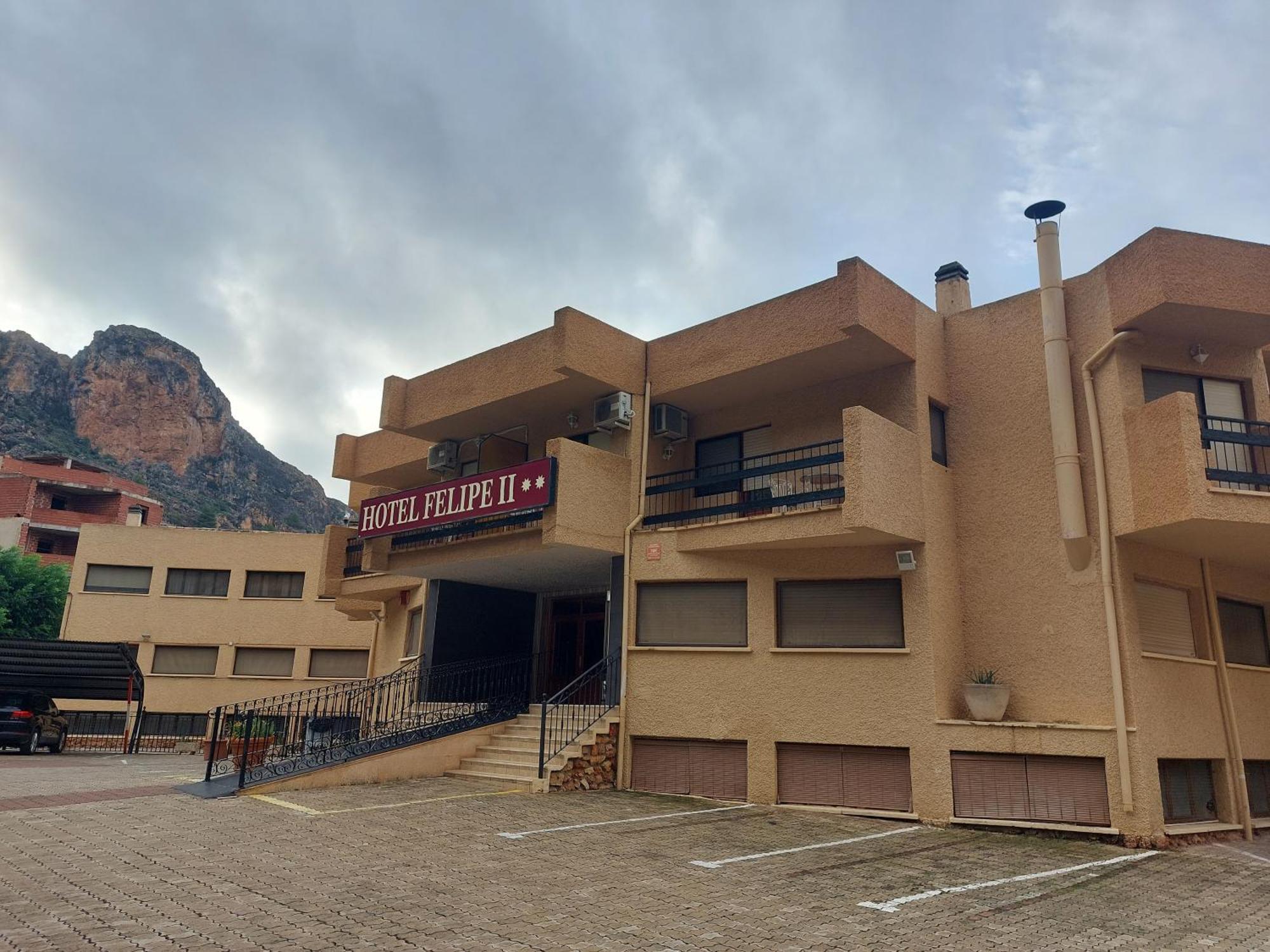Hotel Restaurante Felipe II (Adults Only) Айна Екстериор снимка