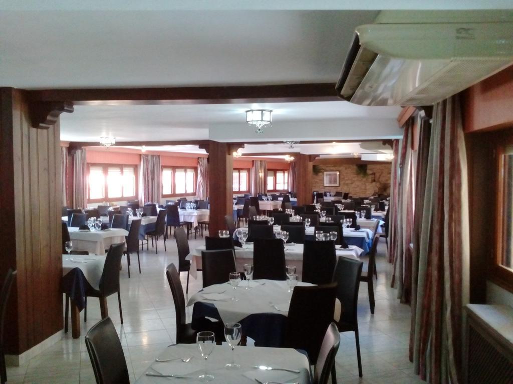Hotel Restaurante Felipe II (Adults Only) Айна Екстериор снимка