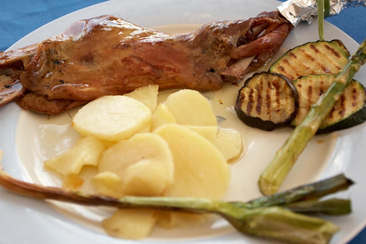 Hotel Restaurante Felipe II (Adults Only) Айна Екстериор снимка